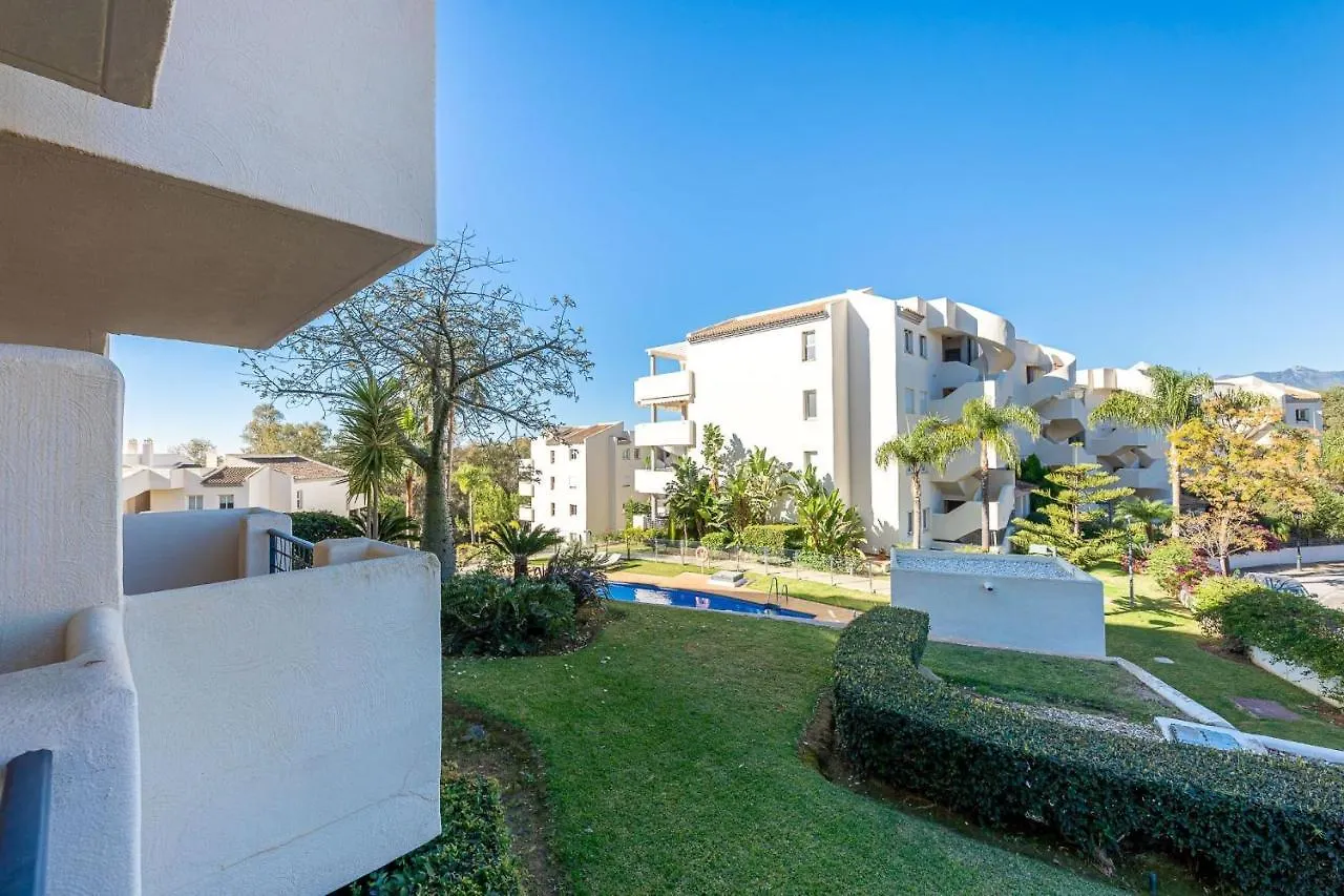Green Hills Chic 3 Bed Apt Elviria, Marbella