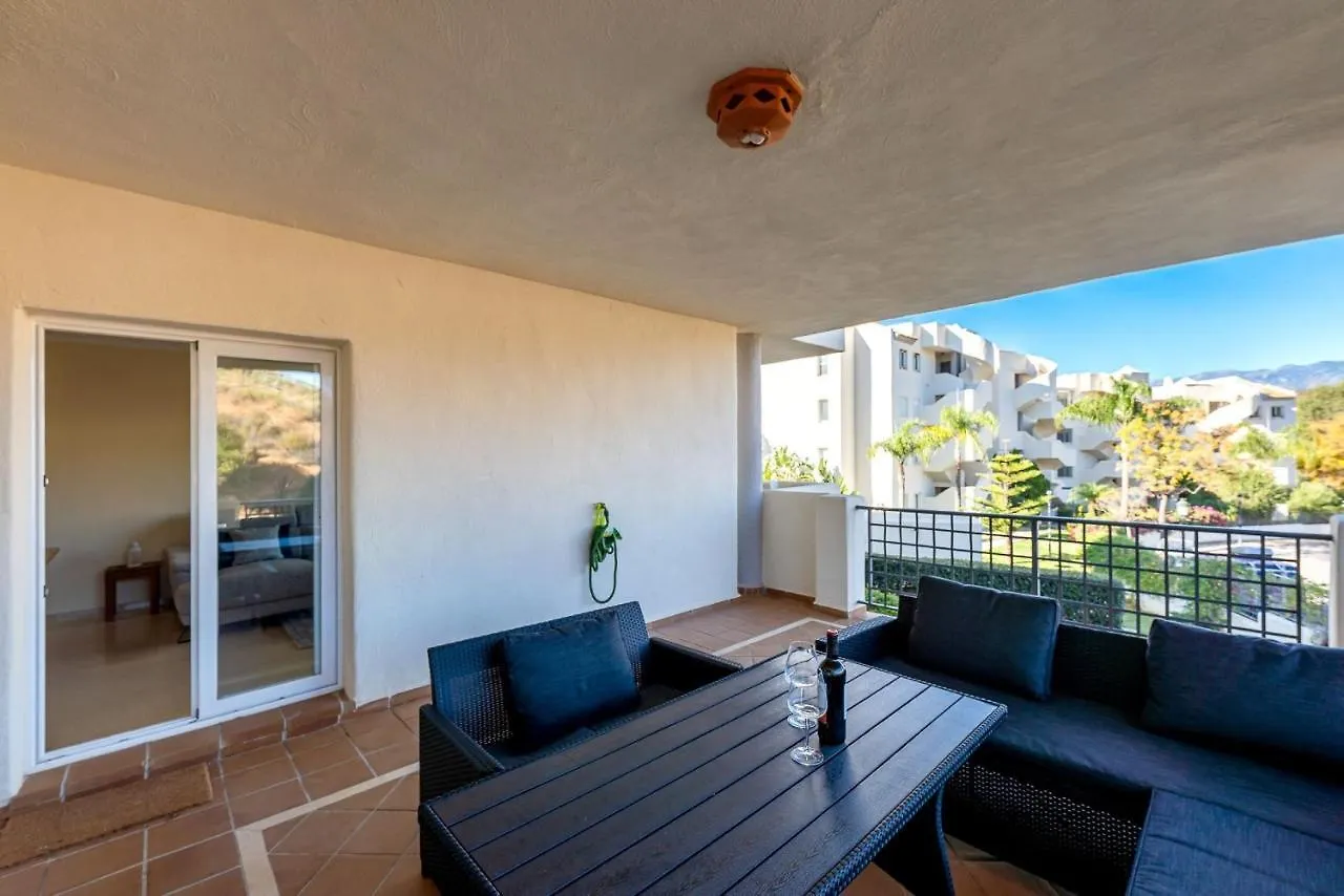 Green Hills Chic 3 Bed Apt Elviria, Marbella Apartment