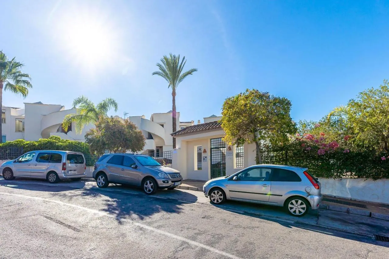 Green Hills Chic 3 Bed Apt Elviria, Marbella 0*,