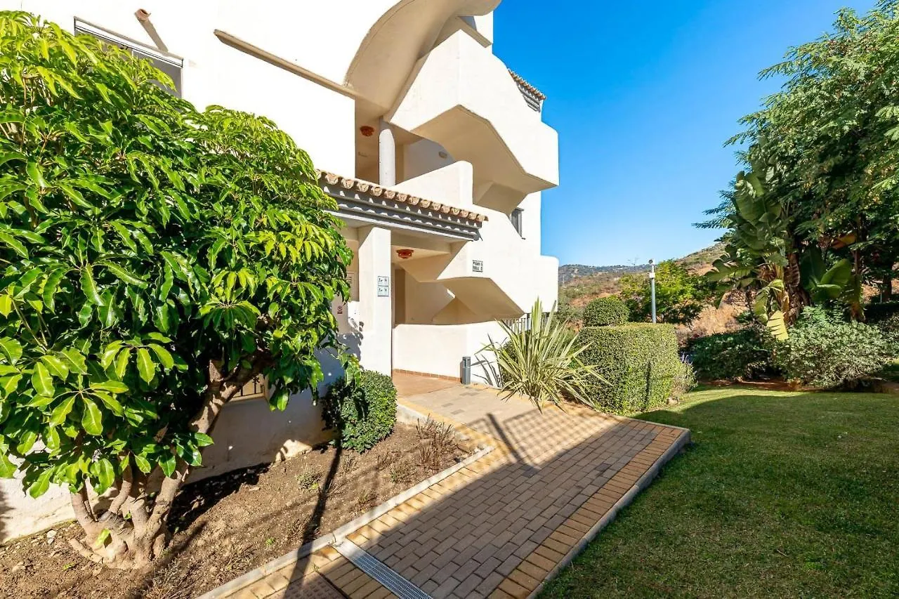 Green Hills Chic 3 Bed Apt Elviria, Marbella