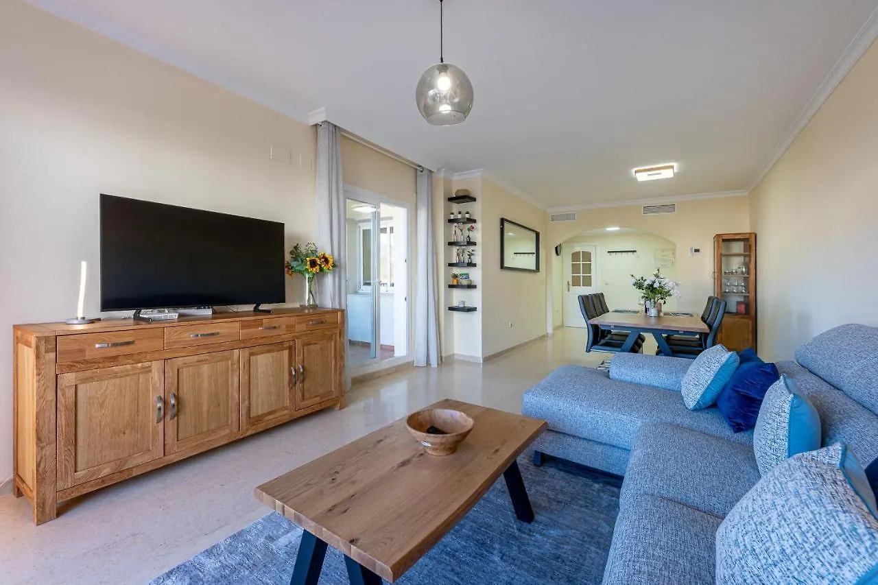Green Hills Chic 3 Bed Apt Elviria, Marbella
