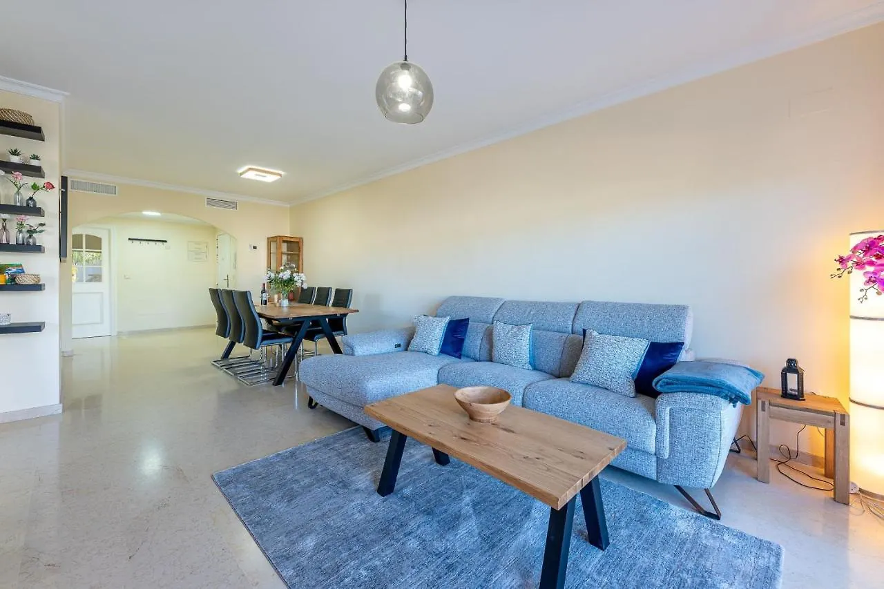 Green Hills Chic 3 Bed Apt Elviria, Marbella Apartment